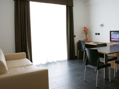 Hotel Sporting بوميتْسْيا المظهر الخارجي الصورة