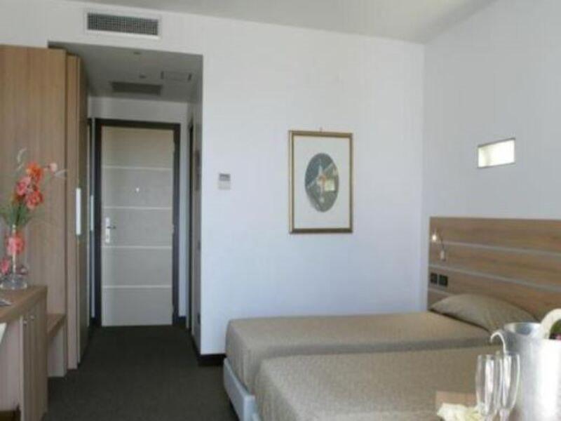 Hotel Sporting بوميتْسْيا المظهر الخارجي الصورة