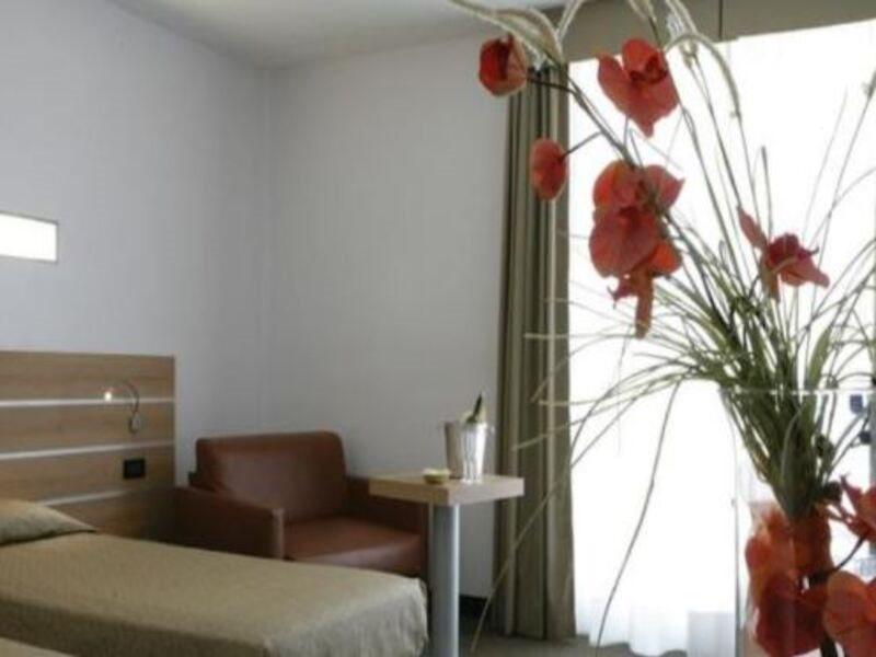 Hotel Sporting بوميتْسْيا المظهر الخارجي الصورة