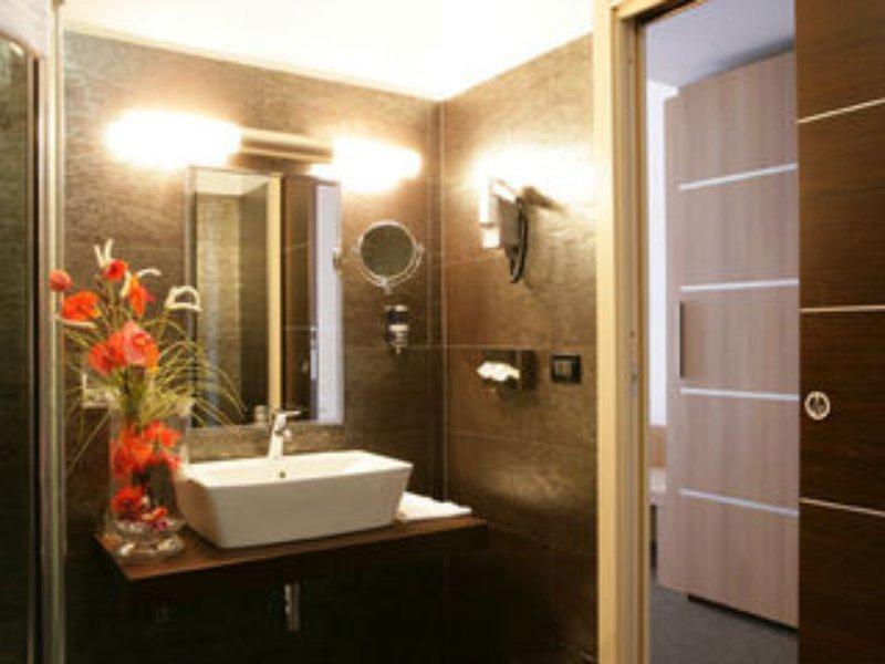 Hotel Sporting بوميتْسْيا الغرفة الصورة