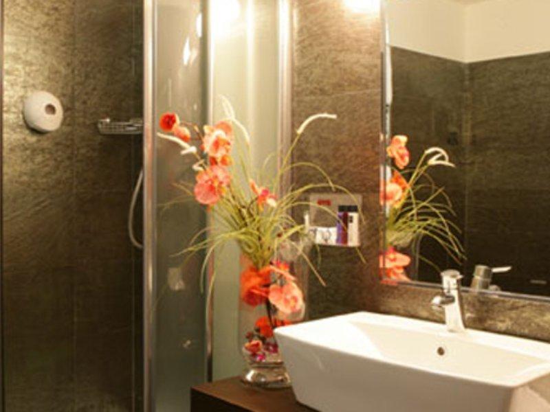 Hotel Sporting بوميتْسْيا المظهر الخارجي الصورة