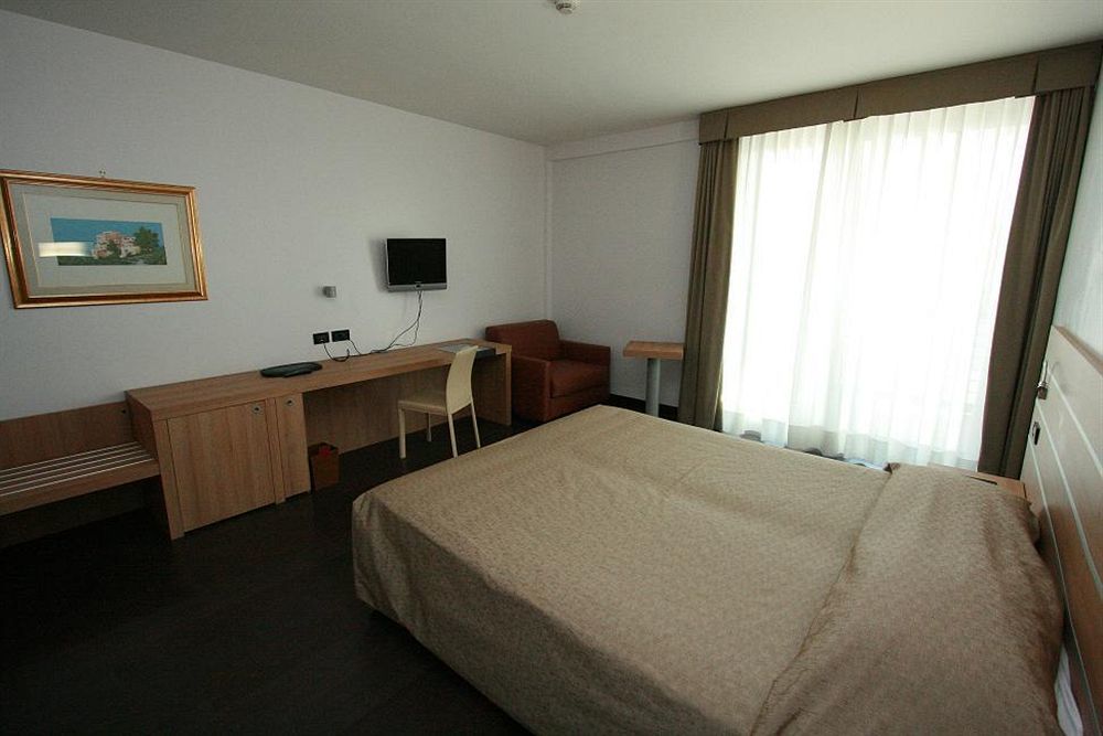 Hotel Sporting بوميتْسْيا المظهر الخارجي الصورة